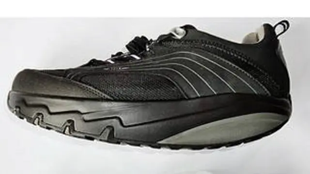 حذاء بنعل مقوس 