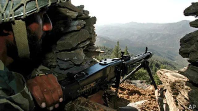 اعتقل مزيش في منطقة حدودية ينشط بها المسلحون