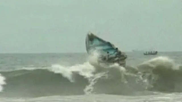 د پولیسو په وینا دغه کښتۍ کې ۲۵ کسان ناست وو.