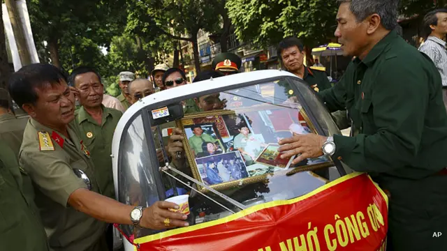 Sin embargo, su marginalización política no fue total y en la unificada República Socialista de Vietnam, Giap siguió como ministro de Defensa hasta 1.980 y ejerció como viceprimer ministro hasta 1.991.