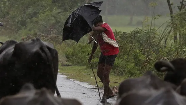 طوفان سے متاثرہ علاقوں میں ہوائوں کی رفتار دو سو کلومیٹر فی گھنٹہ تک پہنچ رہی ہے