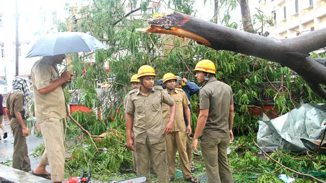 مشرقی بھارت میں اتوار کی صبح سمندری طوفان پائیلن سے ہونے والے نقصان کا اندازہ لگانے کا عمل شروع ہوا۔