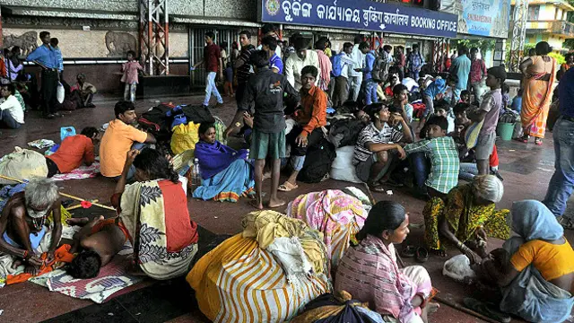 بھوونیشور کے ریلوے سٹیشن کا منظر بھی ہوائی اڈے سے کچھ زیادہ مختلف نہ تھا