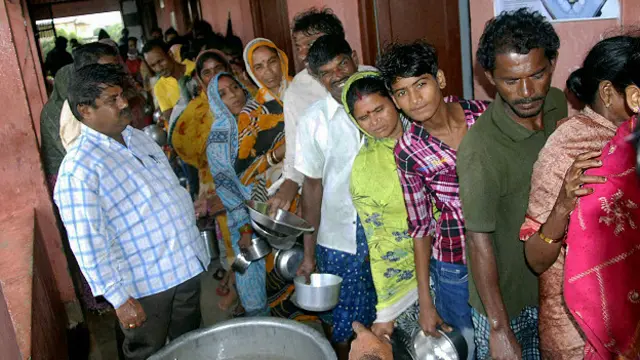 اس طوفان سے قبل پانچ لاکھ افراد کو سرکاری عمارتوں میں بنائے گئے ریلیف کیمپوں میں منتقل کیا گیا جہاں انہیں رہائش اور خوراک فراہم کی گئی ہے۔