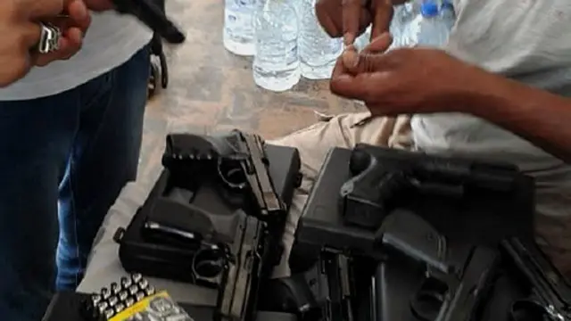 پس از سقوط حکومت معمر قذافی دسترسی به انواع اسلحه بین مردم رواج یافته است