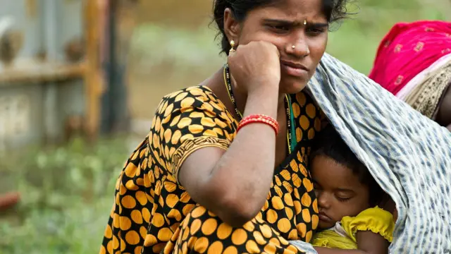 जानकारी के मुताबिक लाखों लोगों को अस्थाई शिविरों में रखा गया है