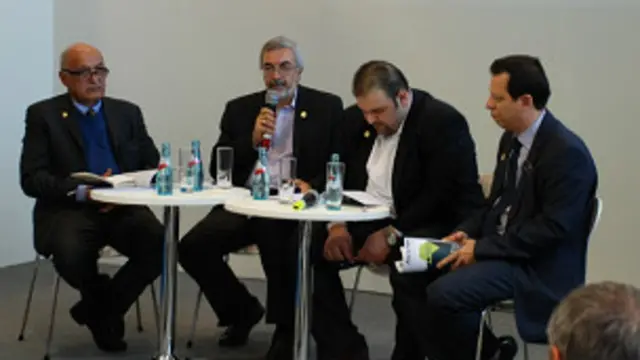 میزگرد نمایشگاه نشر ایران در رابطه با امکانات و موانع ورود به بازار جهانی