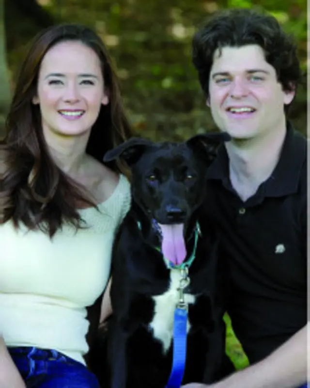 O cientista Brian Hare,unibet casino livemulher, Vanessa Woods, e seu cachorro, Tasmania (Foto: Gretchen Mathison/Divulgação)