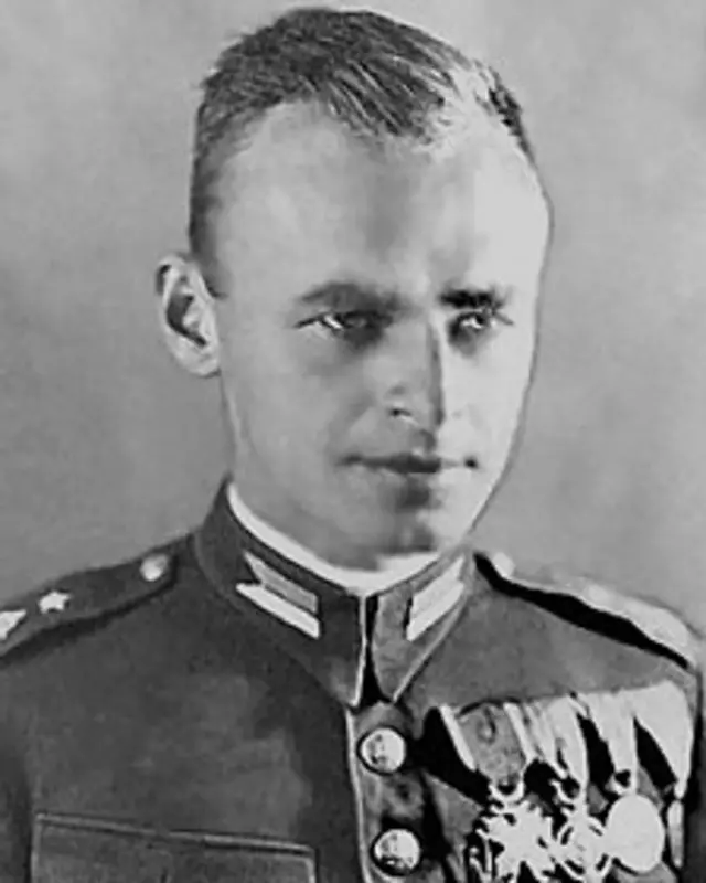 پیله‌کی با پایان یافتن جنگ در سال ۱۹۴۵همراه دیگر اسرای جنگی آزاد شد