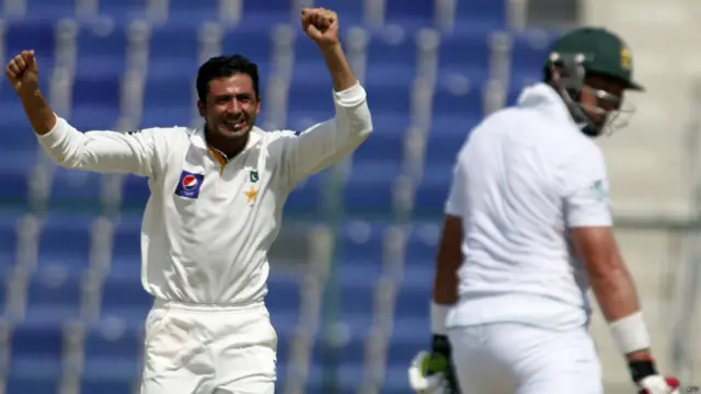 جب جنوبی افریقہ کا سکور 43 پر پہنچا تو جنید خان نے ژاک کیلس کو آؤٹ کر کے اپنی پہلی اور مجموعی طور پر تیسری وکٹ لی