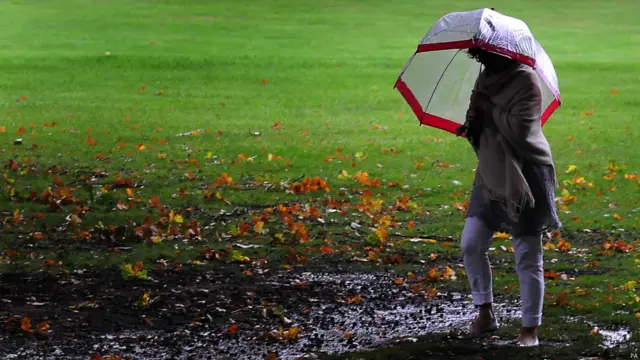 女士做好了准备，以免着凉