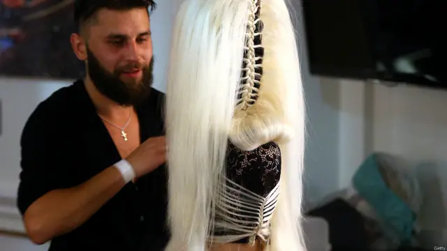 एनिग्मा, ऑल्टरनेटिव हेयर शो, रॉयल अल्बर्ट हॉल, लंदन, मॉडल्स