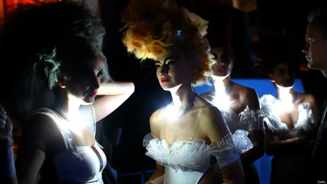 एनिग्मा, ऑल्टरनेटिव हेयर शो, रॉयल अल्बर्ट हॉल, लंदन, मॉडल्स