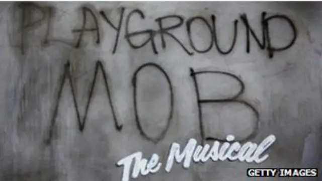 "Граффити поверх граффити" от Бэнкси