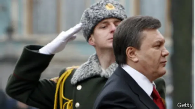 Янукович об армии