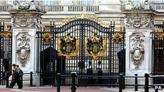 王宫开放日期增加意味着接待更多游客,可以增加收入。