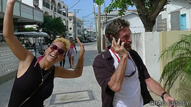 McAfee había comenzado un romance con Amy Emshwiller, una joven de 16 años.