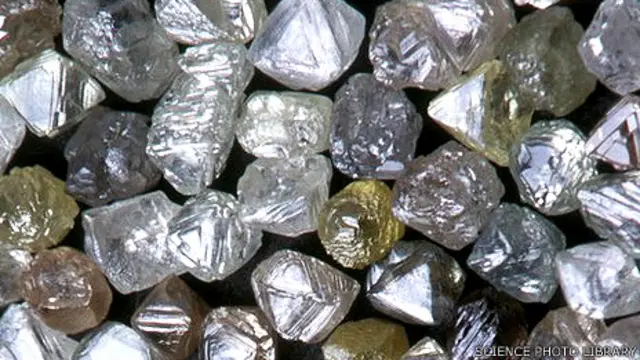 قال العلماء إن الكيمياء كانت سبيلهم للتأكد من هطول أمطار الماس