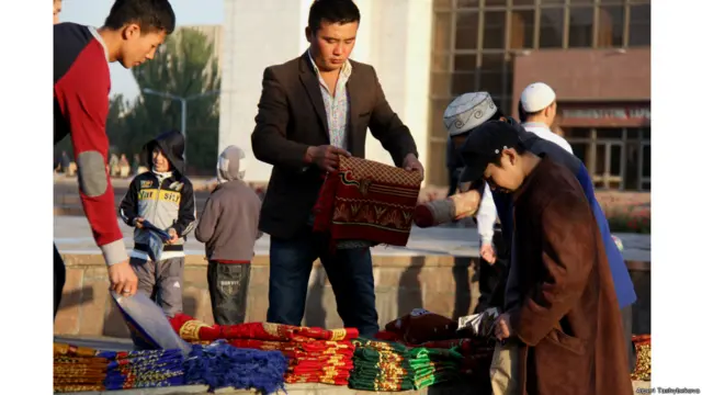 Пойтахт Бишкекда жойнамозлар савдоси яхши "қизиди".