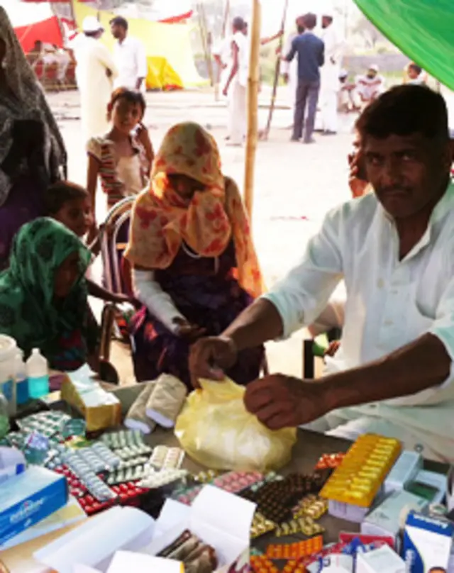 بنیادی سہولیات سے محروم ان گندے کیمپوں میں اب امداد کا سلسلہ بھی ختم ہوتا جارہا ہے