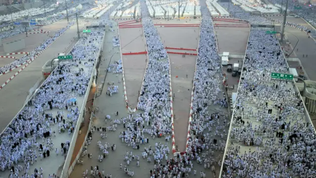 Мино водийсига йўл олган ҳожилар.