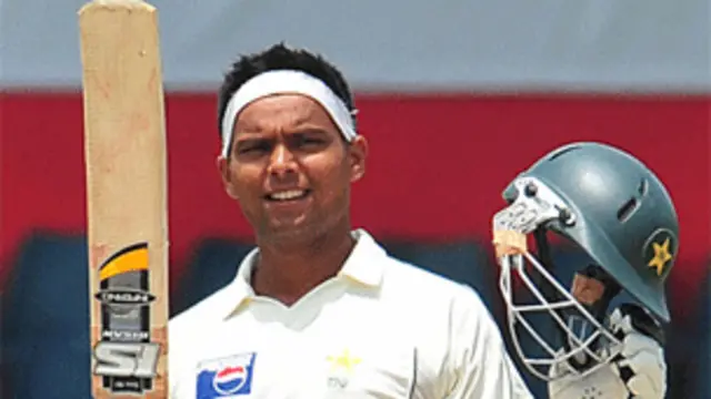 خرم منظور نے 83 گیندوں میں نصف سنچری مکمل کی
