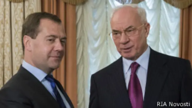 Премьеры России и Украины Дмитрий Медведев и Николай Азаров в Калуге 15 октября 2013 года