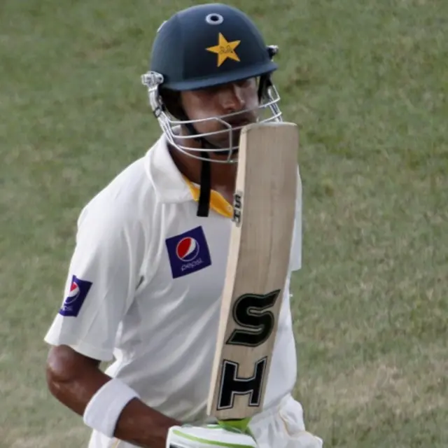 اپنا پہلا ٹیسٹ کھیلنے والے اوپنر شان مسعود نے نہ صرف نصف سنچری بنائی بلکہ خرم منظور کے ساتھ مل کر ٹیم کو 135 رنز کا آغاز دیا