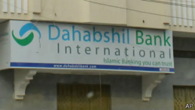 حذرت دهبشيل من أن وقف تحويل الأموال قد يفضي إلى كارثة إنسانية