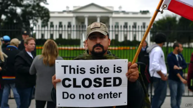 У ворот Белого дома