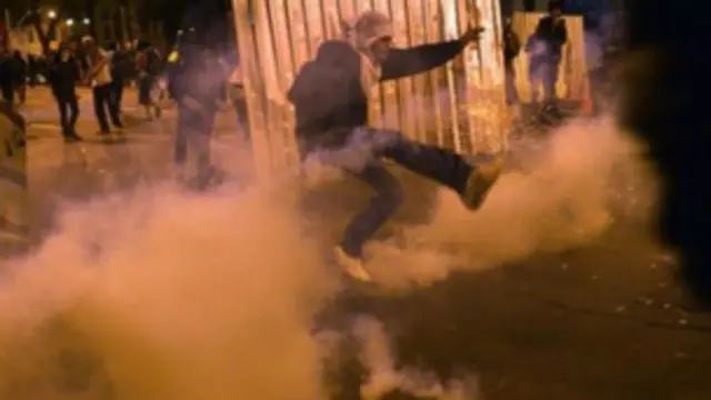 اندلعت أعمال عنف في ساو باولو بعد قيام محتجين ملثمين بسرق المحال التجارية