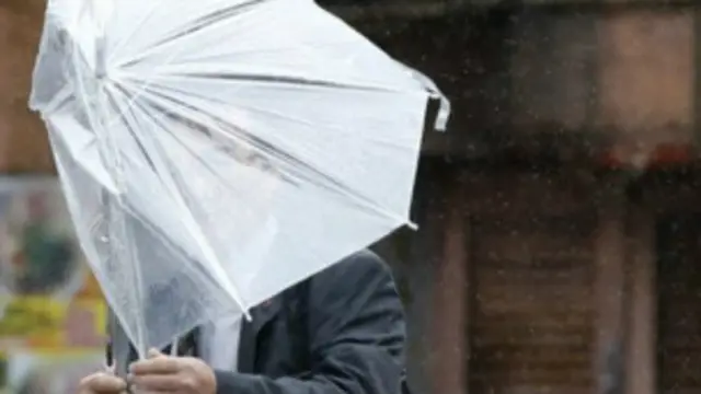 تسبب إعصار (ويفا) بالعديد من الفيضانات وسقوط الأمطار الغزيرة 