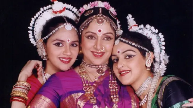 Kollejdagi hojatxona kamerasi porno