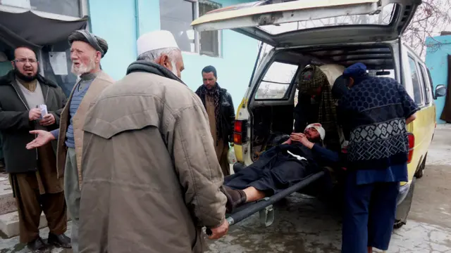 افرادی که در اثر تصادف های رانندگی زخمی می شوند، به بیمارستان ولایتی غزنی منتقل می شوند