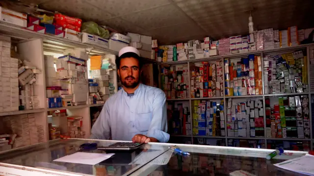 دواخانه ها و بیمارستان‌های خصوصی، مجهزتر از مراکز دولتی هستند.