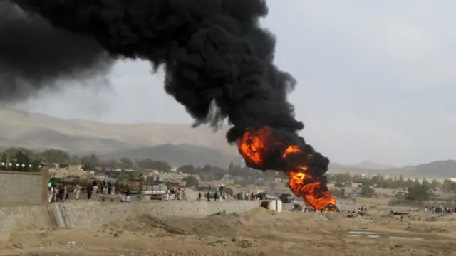 شاهراه حلقوی از غزنی تا کابل ناامن است. کاروان های تدارکاتی نیروهای خارجی بیشتر مورد حمله قرار می گیرند.