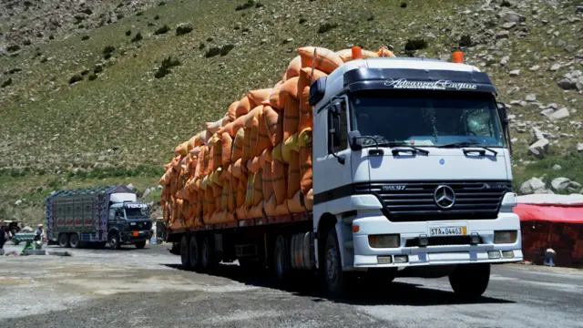 دوشاخ، ساحه یی پایین تر از تونل سالنگ شمالی است.