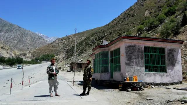 ایستگاه ترازو تُناژ بلند که از چند ماه به این سو، از کار افتاده است.