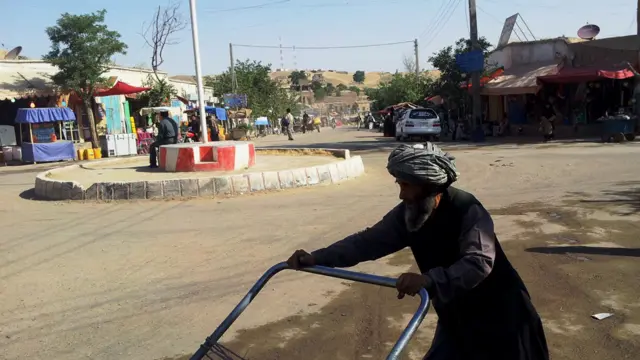 در شهر قلعه‌نو، کمتر بازسازی و نوسازی دیده می شود.