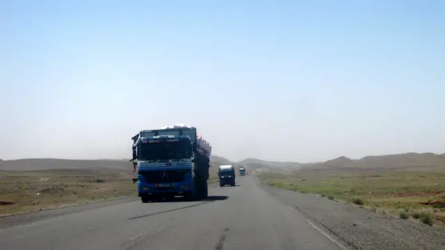 این مسیر به دلیل نزدیکی با بندرهای هرات، فراه و نیمروز از مسیرهای مهم تجاری است.