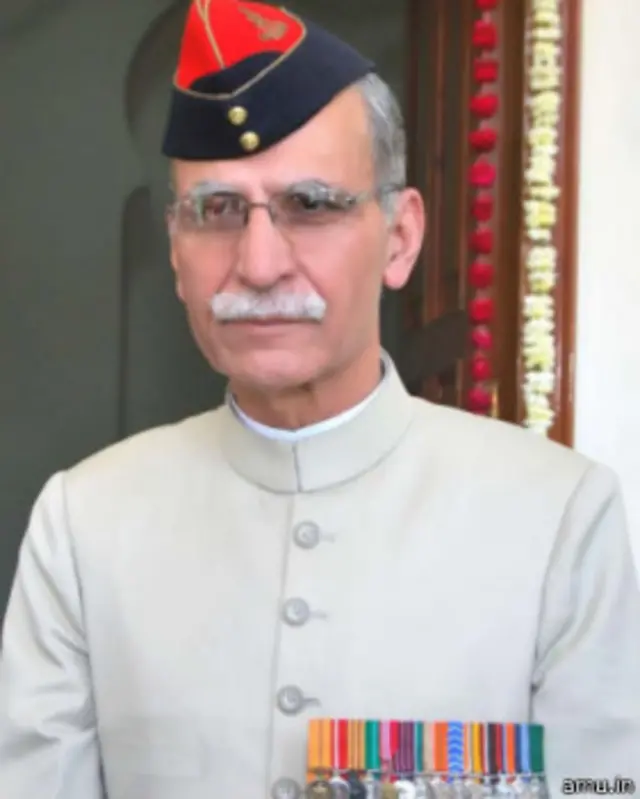 अलीगढ़ मुस्लिम विश्वविद्यालय के कुलपति हैं लेफ़्टिनेंट जनरल ज़मीरउद्दीन शाह.