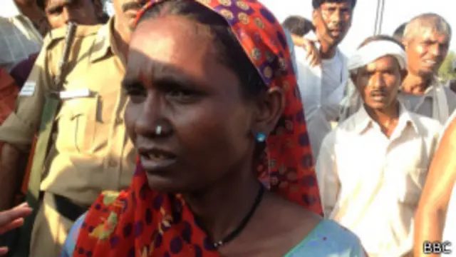 दतिया में भगदड़ के बाद अपनों के लिए भटकते लोग