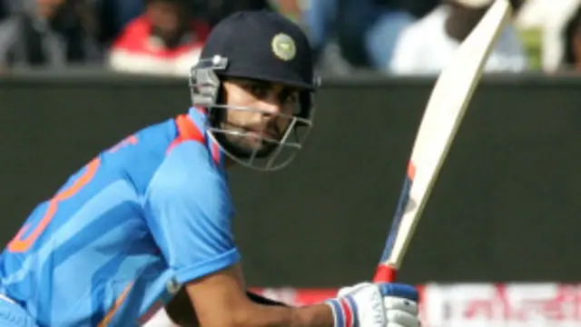 ټنډولکر چې ۲۵ کلن و ۱۵ سليزې يې وهلې وې، خو کوهلي چې بله اوونۍ ۲۵ کلن کېږي ۱۷ سليزې لري