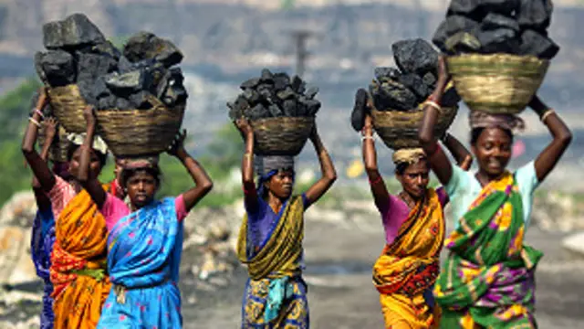 اس فیصلے سے بھارت کے مختلف حصوں میں دو لاکھ کروڑ روپے کے پراجیکٹ متاثر ہوسکتے ہیں