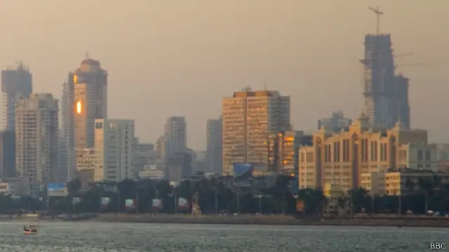 Mumbai, polo econômico na Índia (BBC)