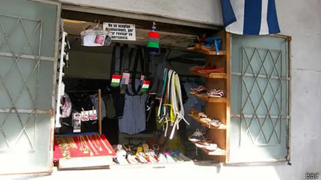 Tienda en una casa en La Habana