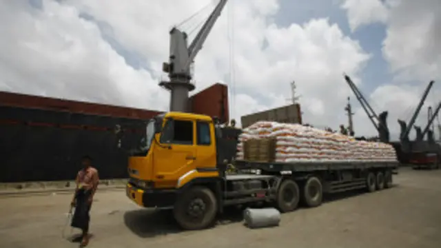 မြန်မာ နိုင်ငံသား ပုံစံမျိုး လုပ်ကိုင် နေတာ ဖြစ်လို့ အခွန်ငွေ အများကြီး သက်သာ နေ