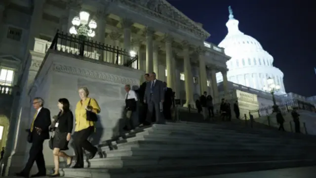 دغه پلان د امریکا کانګرس لخواه ۲۷۳ موافقو رایو او ۱۵۶ مخالفو رایو سره تصویب شو