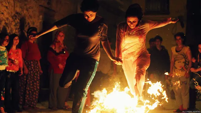 Bu fotoğrafı çeken Ali İhsan Mimtaş: "Hıdırellez zamanı Bergama'da bir sokak..."