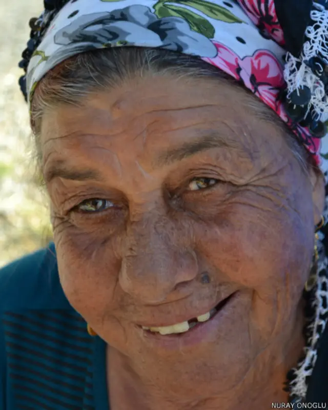 Nuray Önoğlu bu fotoğrafı İzmir'in Menemen İlçesi'nde yaşayan Çingenelerin Hıdrellez kutlamaları esnasında çekmiş. 